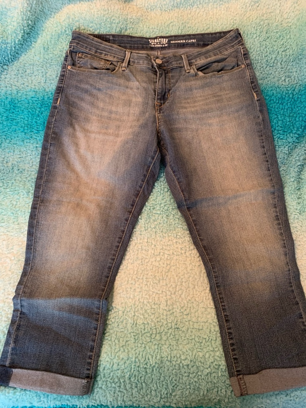 Signature Blue Cropped Capri Jeans